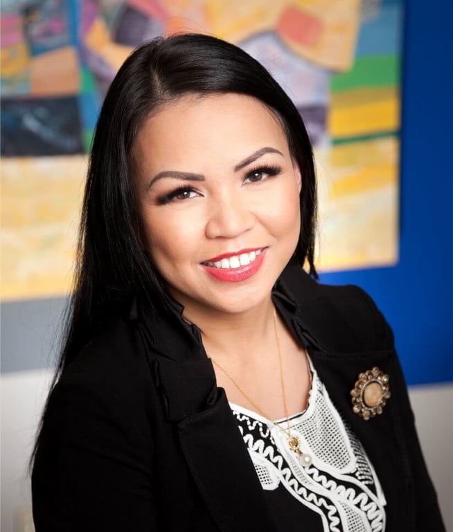 Rachelle L. Punzalan - Filipino lawyer in Winnipeg MB